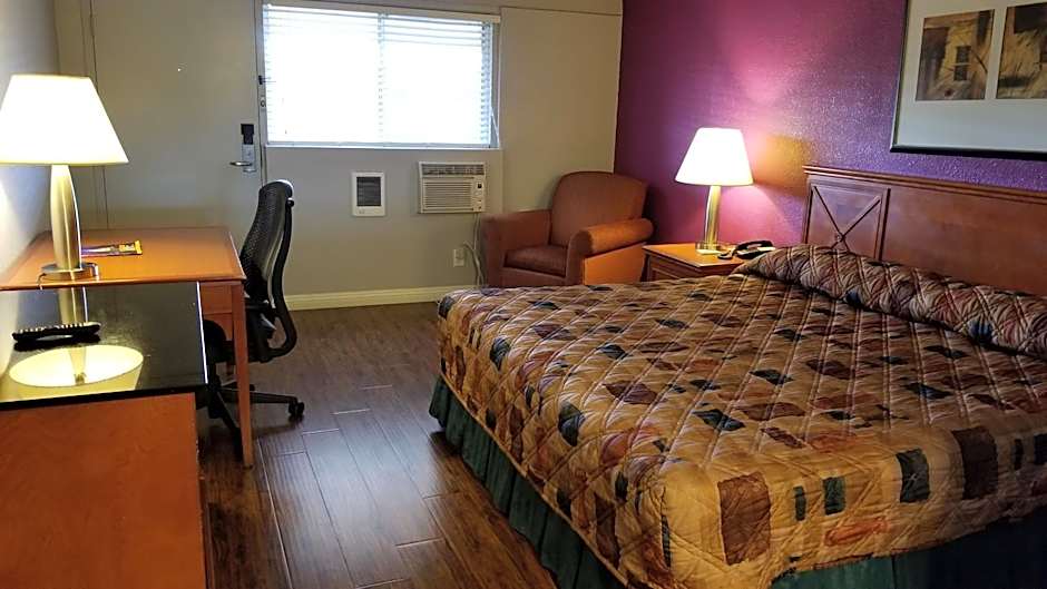 Santa Fe Inn - Pueblo