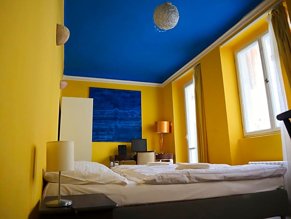 Charles Bridge Hostel & Apartments