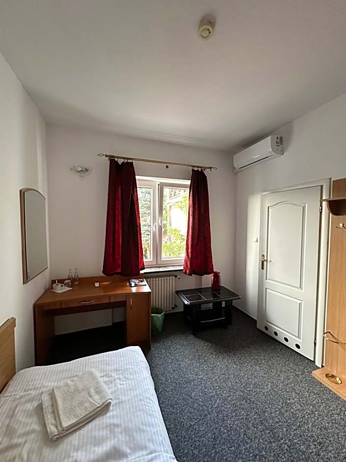 Lezzet PG B&B &TurkishRestaurant