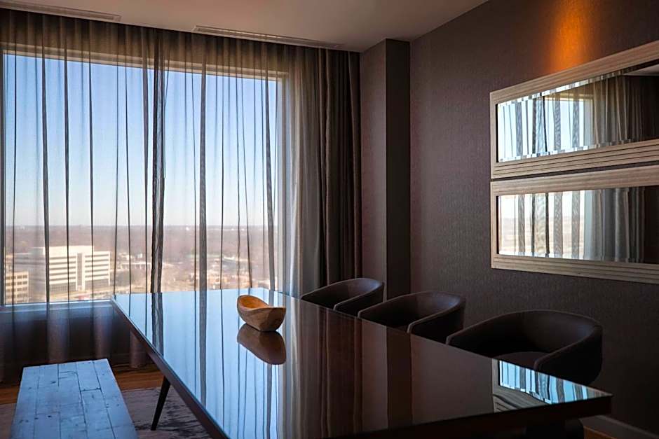 Renaissance by Marriott Schaumburg Convention Center Hotel