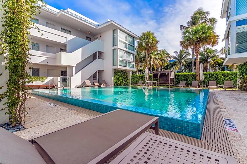 Beach Haus Key Biscayne Contemporary Apartments