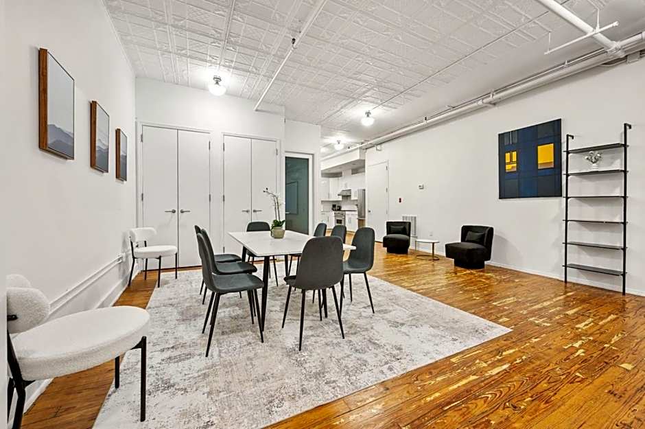 Massive SoHo Loft 4 Bedrooms 2 Bath 7 Beds