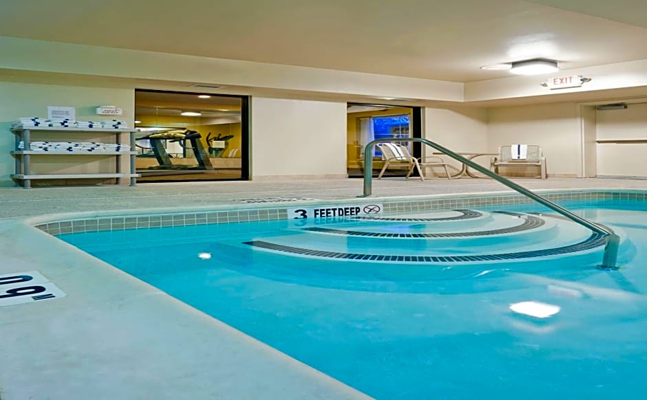 Holiday Inn Express Hotel & Suites Clifton Park, an IHG Hotel