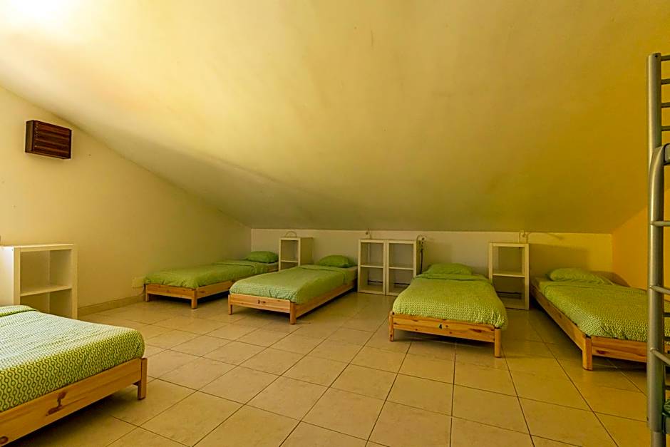 Pineapple Surf House