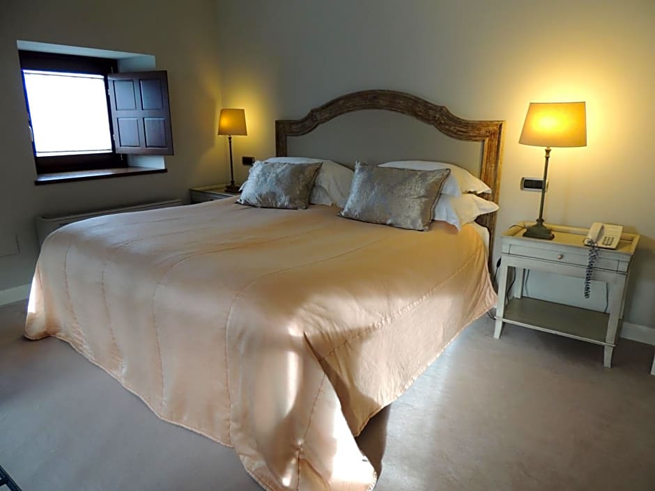 Castillo Del Bosque La Zoreda