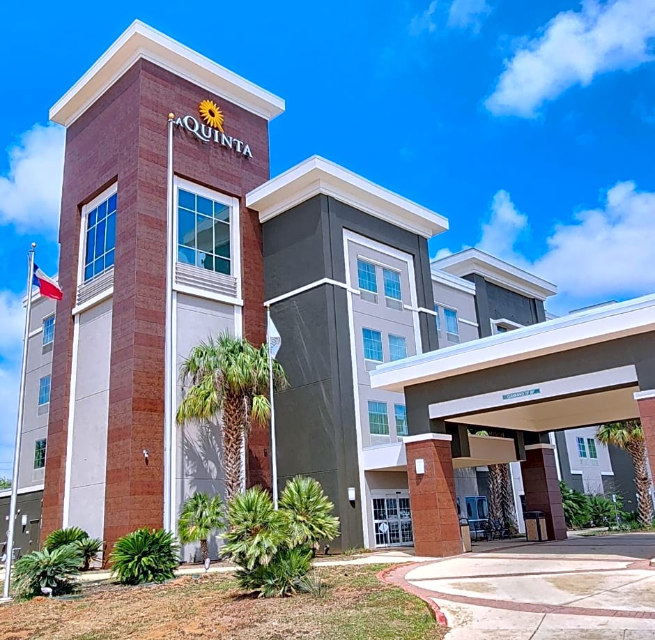 La Quinta Inn & Suites by Wyndham Pearsall