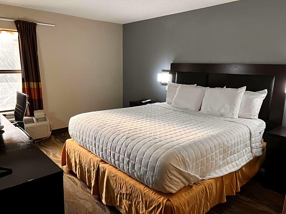 Photo 1 of 8 of 1 Bedroom 1 King Bed and 1 Queen Bed Suite