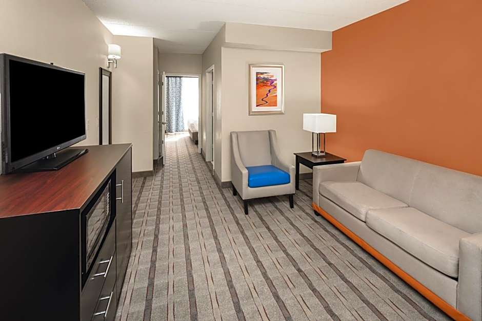 Holiday Inn Express and Suites Atlanta NE - Duluth By IHG