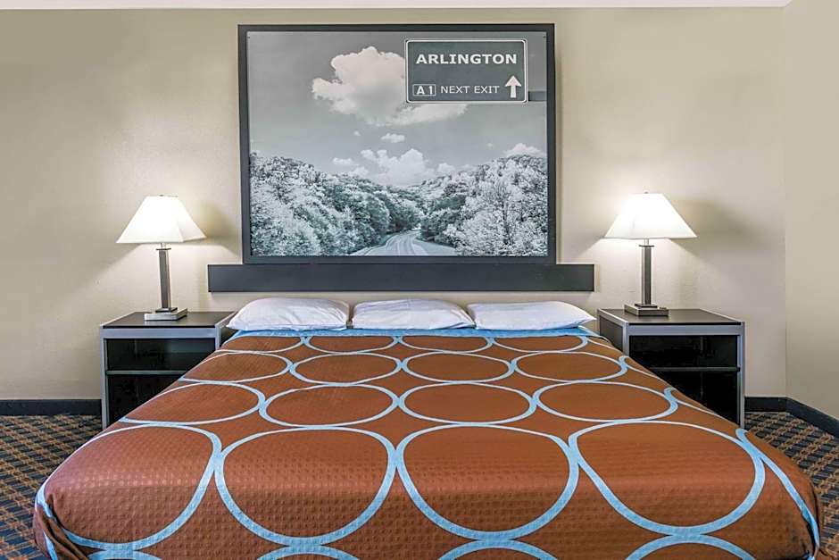 Super 8 by Wyndham Arlington Near AT&T Stadium