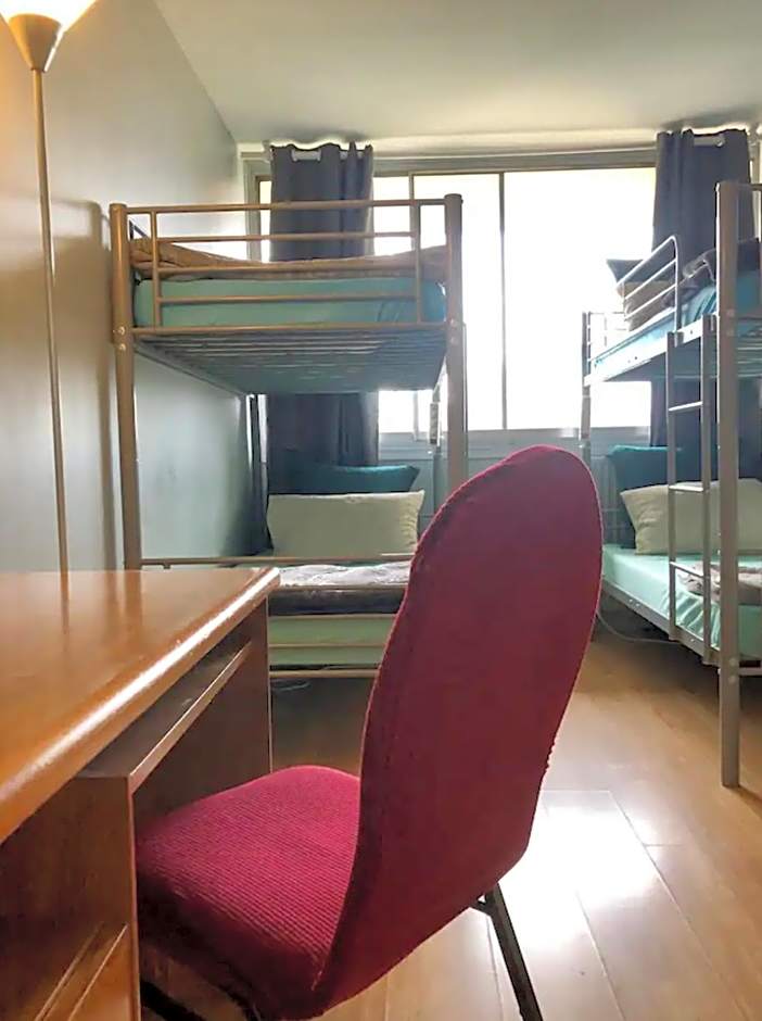 Female-Dortoir Femme -Dorm Shared Room Paris