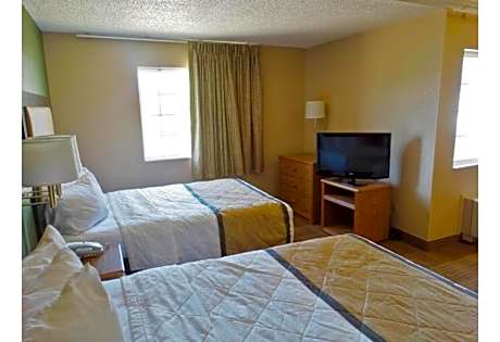 2 Queen Beds | Mobil Access RI Shr Nsmk Ktchn