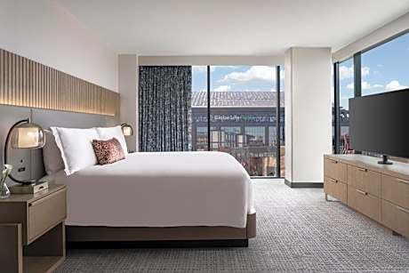 Grand Corner Suite King Hearing Accessible