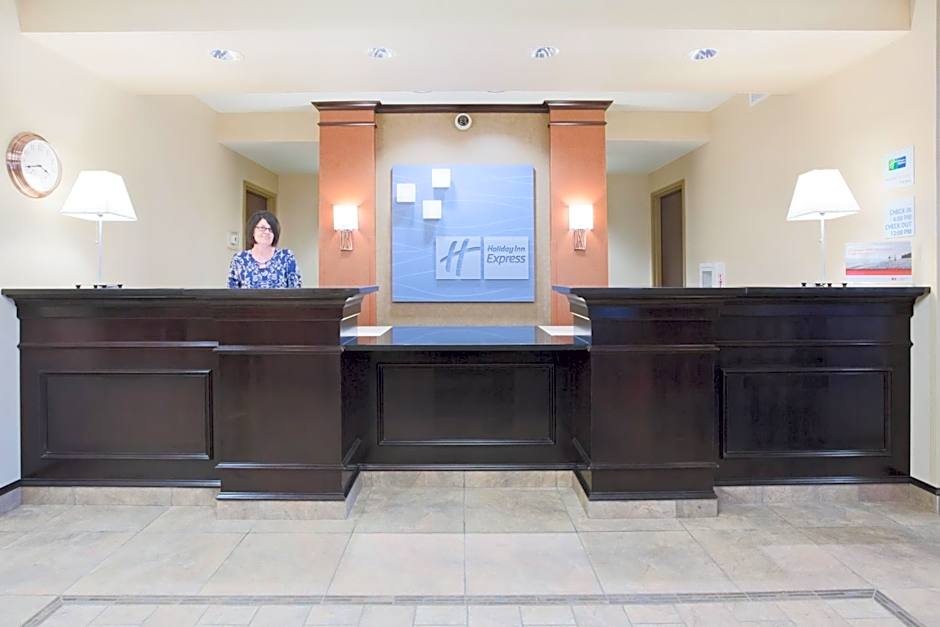 Holiday Inn Express Hotel & Suites Minot South By IHG
