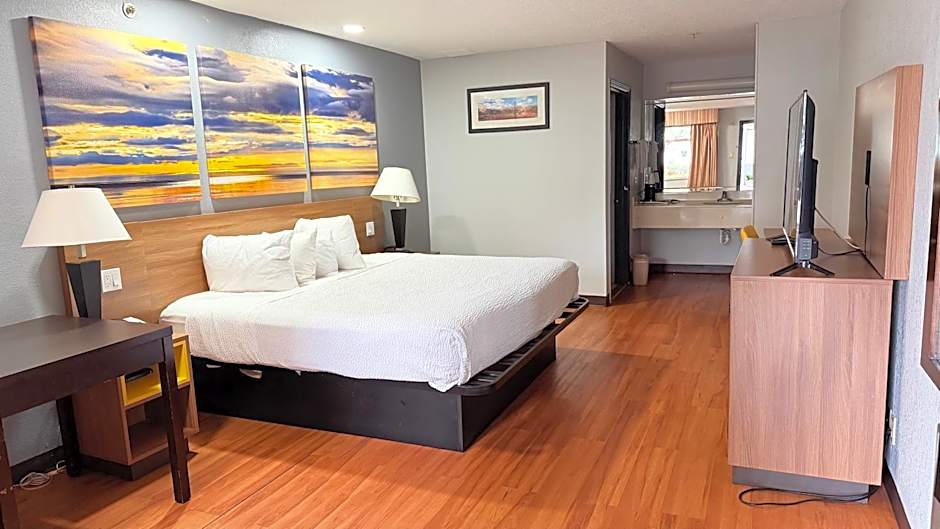 Days Inn & Suites by Wyndham Winnie