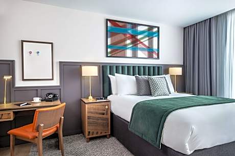 Standard Queen Room - Top Floor