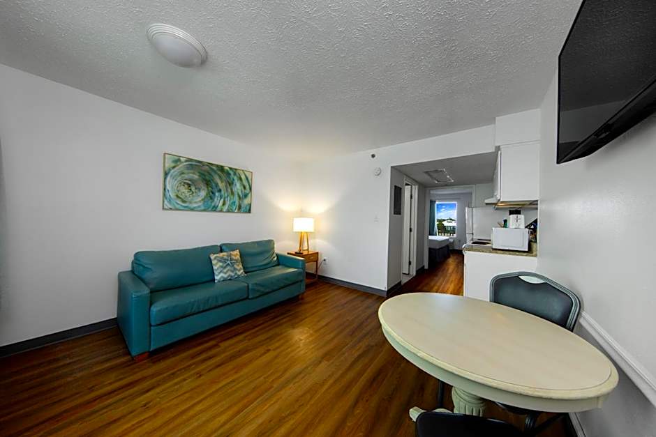 Beachcomber Beachfront Hotel, a By The Sea Resort