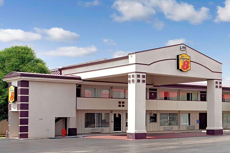 Super 8 by Wyndham Oklahoma/Frontier City