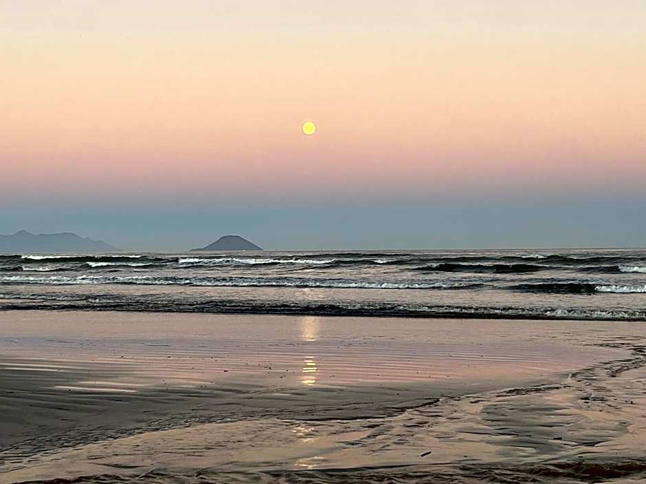 FLAT BOULEVARD RIVIERA COM AR A 150 m DA PRAIA ! DISPONÍVEL de 05 a 08 de Dez de 2025 ! Aproveite !