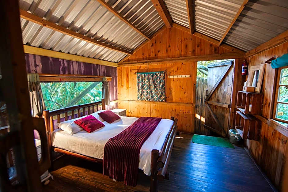 Mantis and Moon Surf Paradise & Adventure Lodge