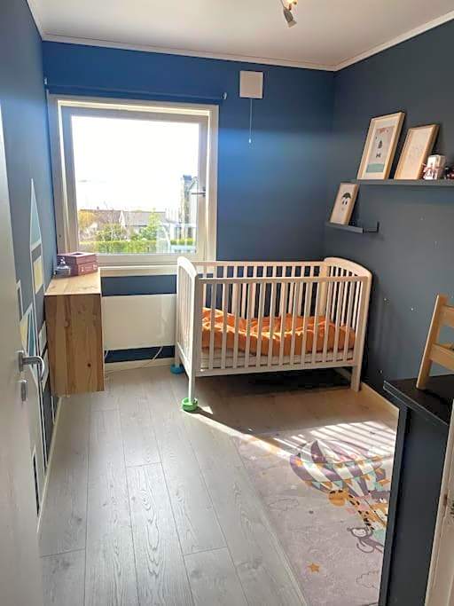 Landlig enebolig med utsikt