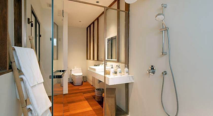 Syama Ayudhya, Residence & Café