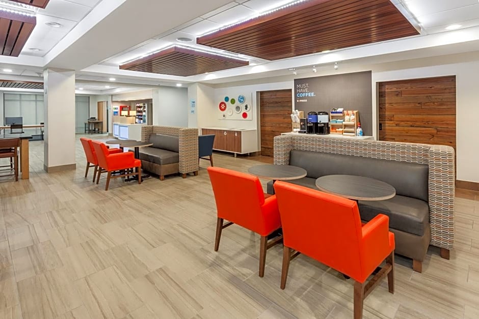 Holiday Inn Express Hotel & Suites Providence-Woonsocket, an IHG Hotel