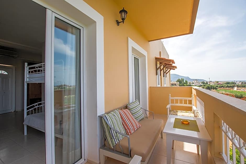 Danelis Studios & Apartments