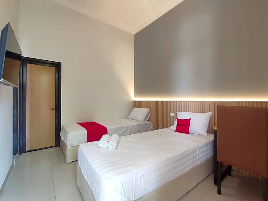 RedDoorz Near Simpang Lima Semarang