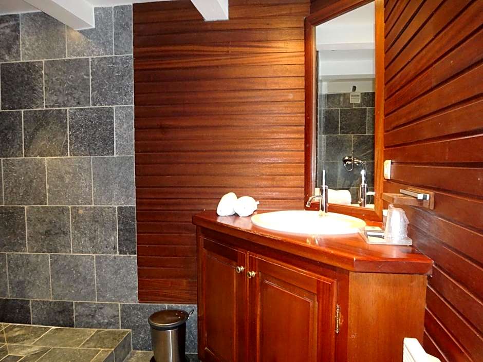 Hotel B Lodge