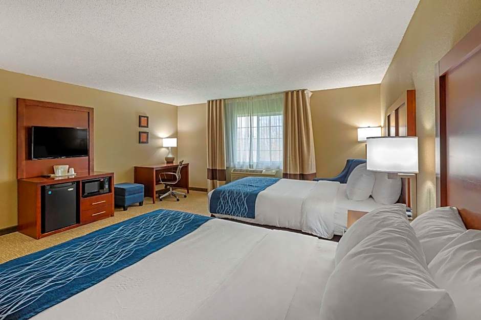 Comfort Inn and Suites Jackson - West Bend