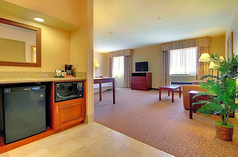 Hampton Inn By Hilton & Suites West Bend