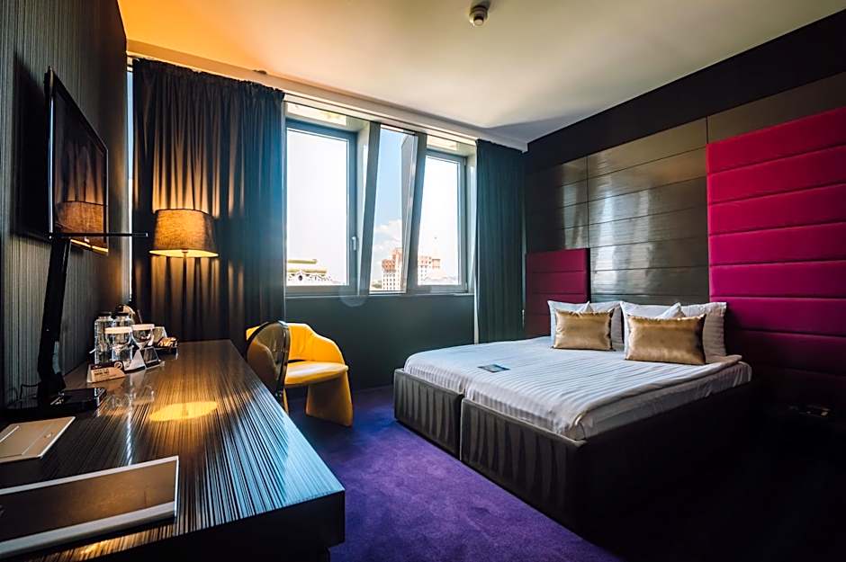 Plaza V Executive Hotel