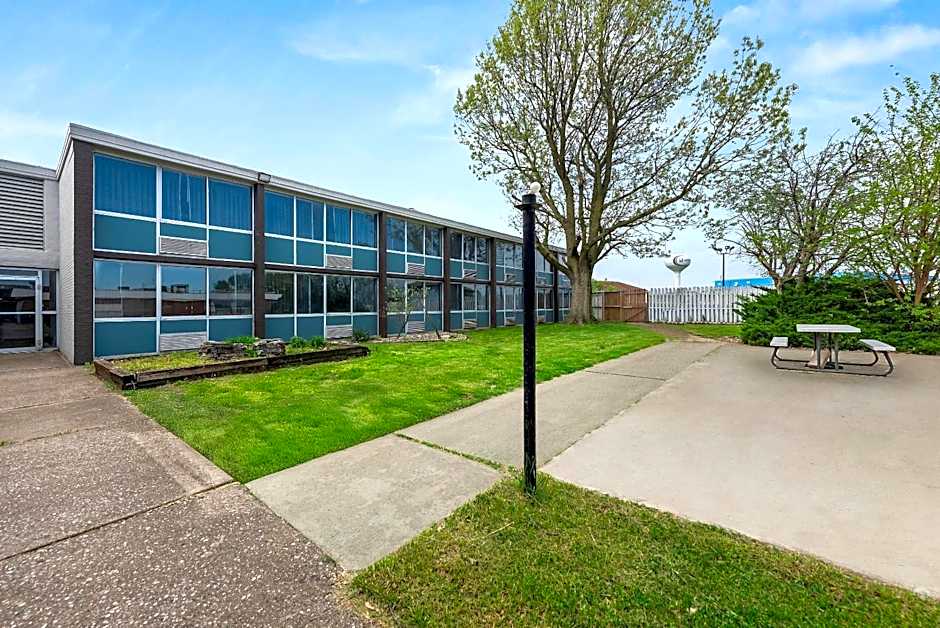 Suburban Studios Fairborn - Dayton