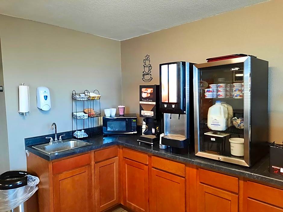 Super 8 by Wyndham Watertown