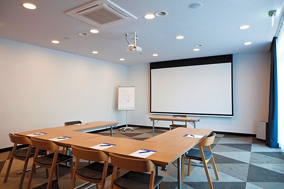 Holiday Inn Express Frankfurt Airport - Raunheim By IHG
