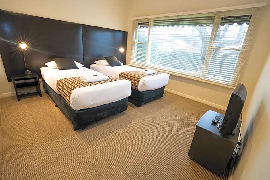 Sovereign Park Motor Inn