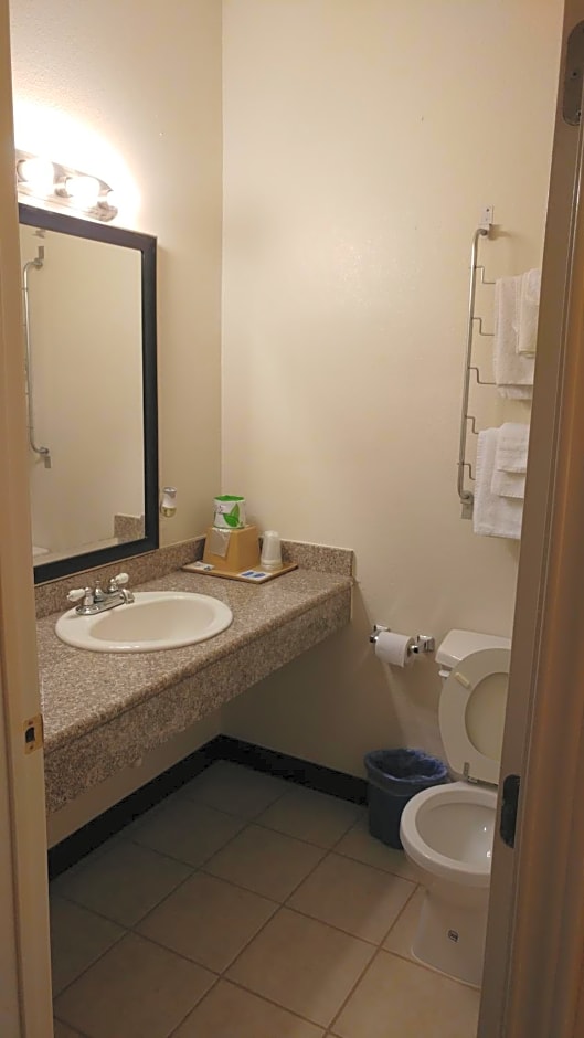 Country Regency Inn & Suites