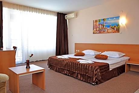 Double or Twin Room with Balcony - Free WiFi