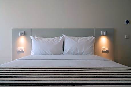 Superior Single/Double Apartment with Balcony and City View