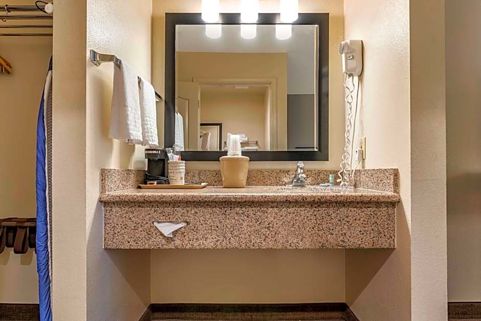 Best Western Luxury Inn