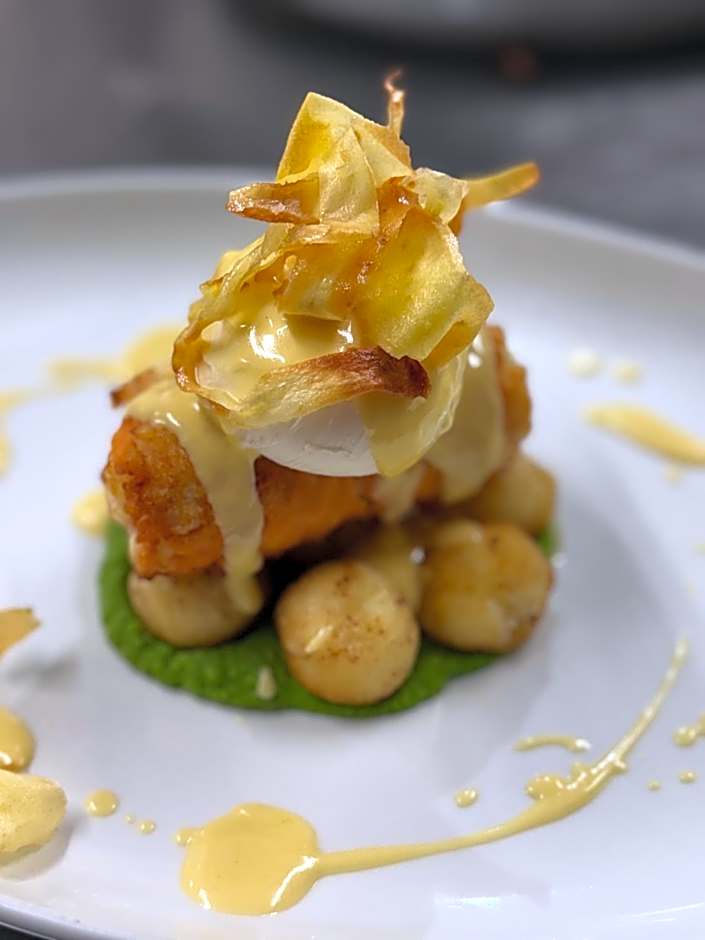 Hollytree Hotel and Swimming pool