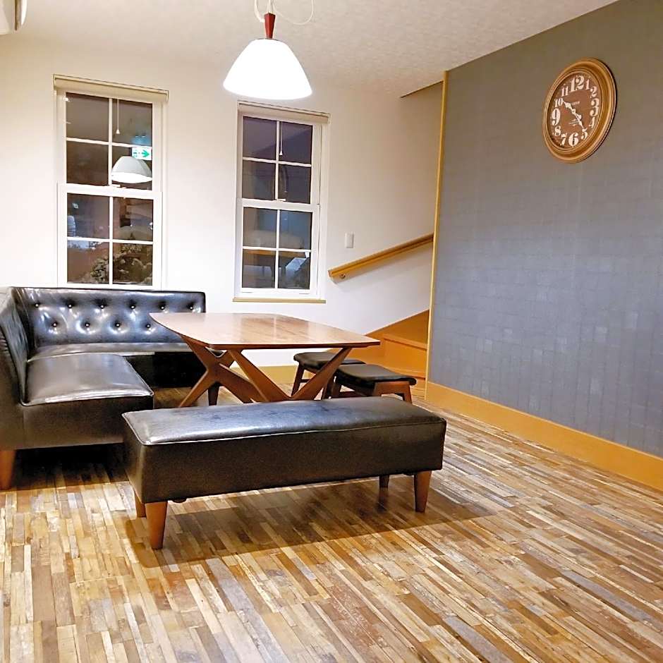 Donguri House