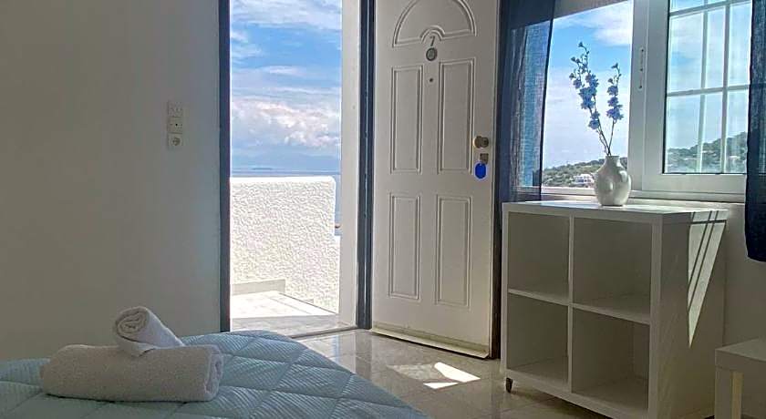 Blue Dolphin Studios and Apartment