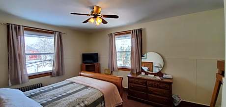 Standard Room with Queen Bed & Futon