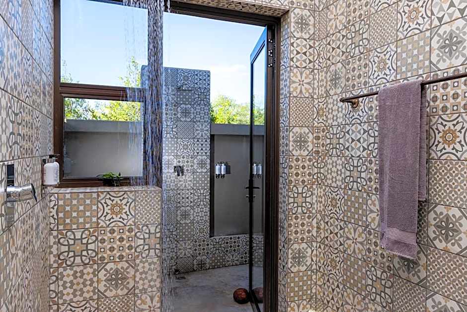 Safari Moon Luxury Bush Lodge