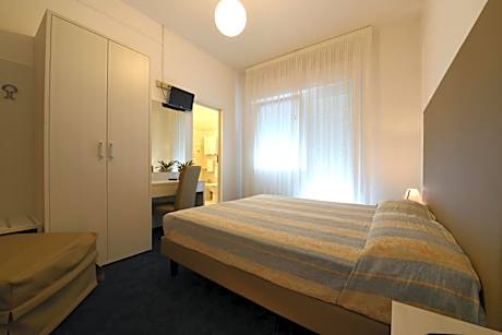 Family Room (2 Adults + 2 Children)