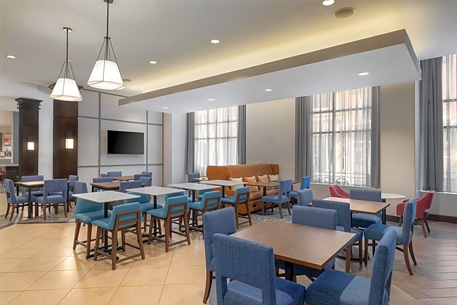 Hampton Inn & Suites Roanoke Downtown