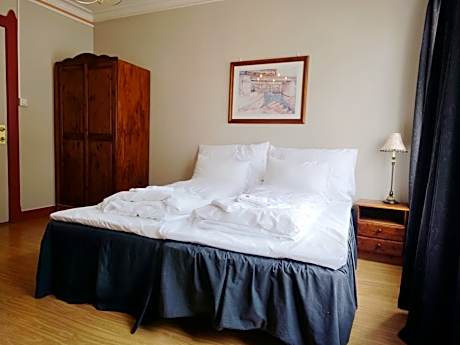 Standard Twin Room with Shared Bathroom