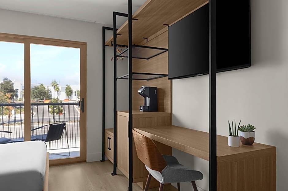 The Lum Hotel Los Angeles Stadium District