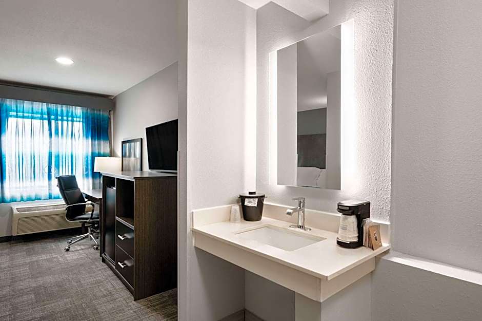 La Quinta Inn by Wyndham Indianapolis Airport Executive Dr